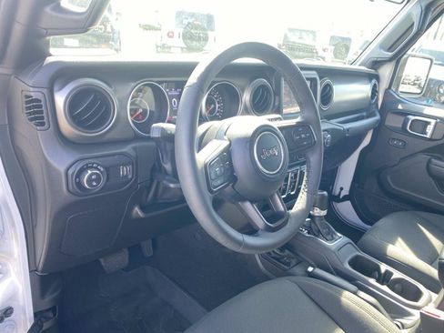 Certified 2023 Jeep Gladiator Sport AWD/4WD image 24