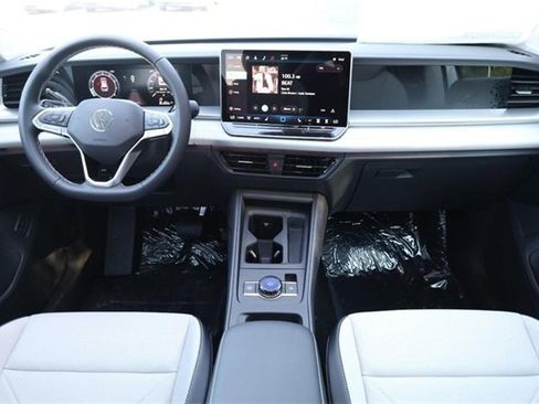 New 2025 Volkswagen Tiguan SE image 23