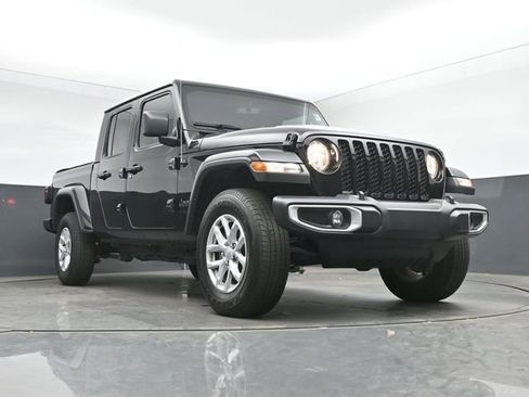 Used 2023 Jeep Gladiator Sport AWD/4WD image 11