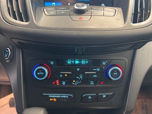 Used 2019 Ford Escape SE image 28