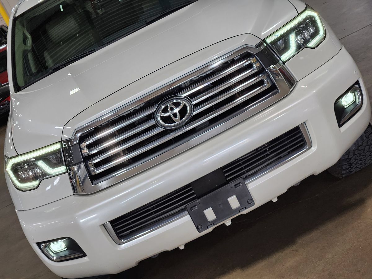 Used 2020 Toyota Sequoia Platinum RWD image 19
