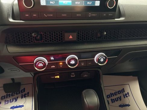 Used 2024 Honda CR-V LX image 17