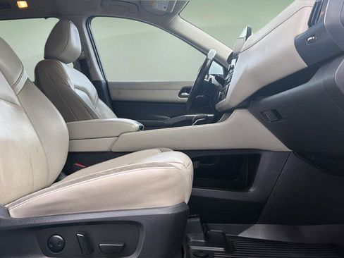 Certified 2023 Nissan Pathfinder SL image 11