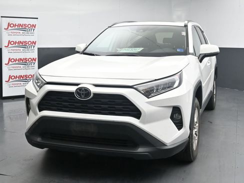 Used 2021 Toyota RAV4 XLE w/ Convenience Package AWD/4WD image 4