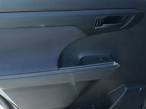 Used 2023 Toyota Highlander LE FWD image 20