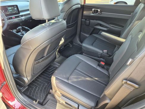 Used 2025 Kia Sorento EX w/ Panoramic Sunroof Package FWD image 14