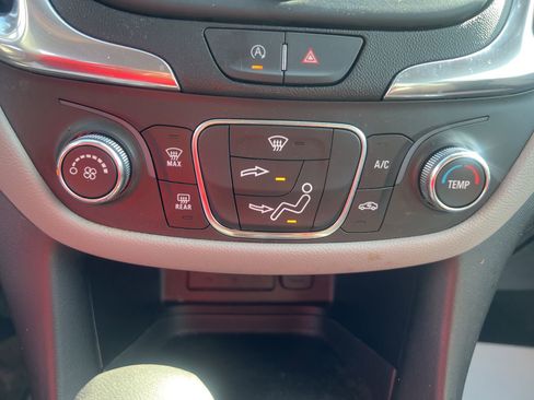 Used 2022 Chevrolet Equinox LS image 19