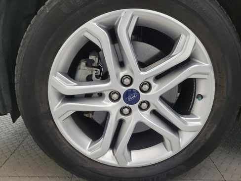 Used 2018 Ford Edge Titanium w/ Equipment Group 301A AWD/4WD image 31