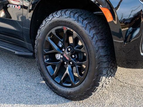 Used 2023 GMC Yukon AT4 w/ Technology Package image 8