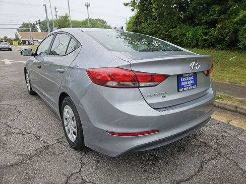 Used 2017 Hyundai Elantra SE FWD image 4