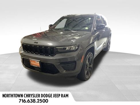 Used 2023 Jeep Grand Cherokee Altitude AWD/4WD image 1