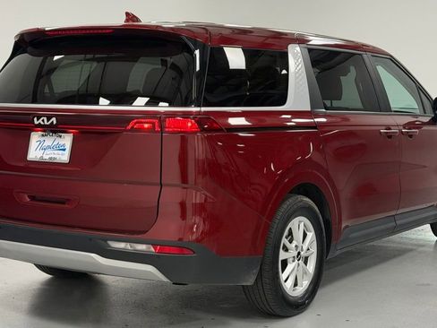 Used 2023 Kia Carnival LX FWD image 3