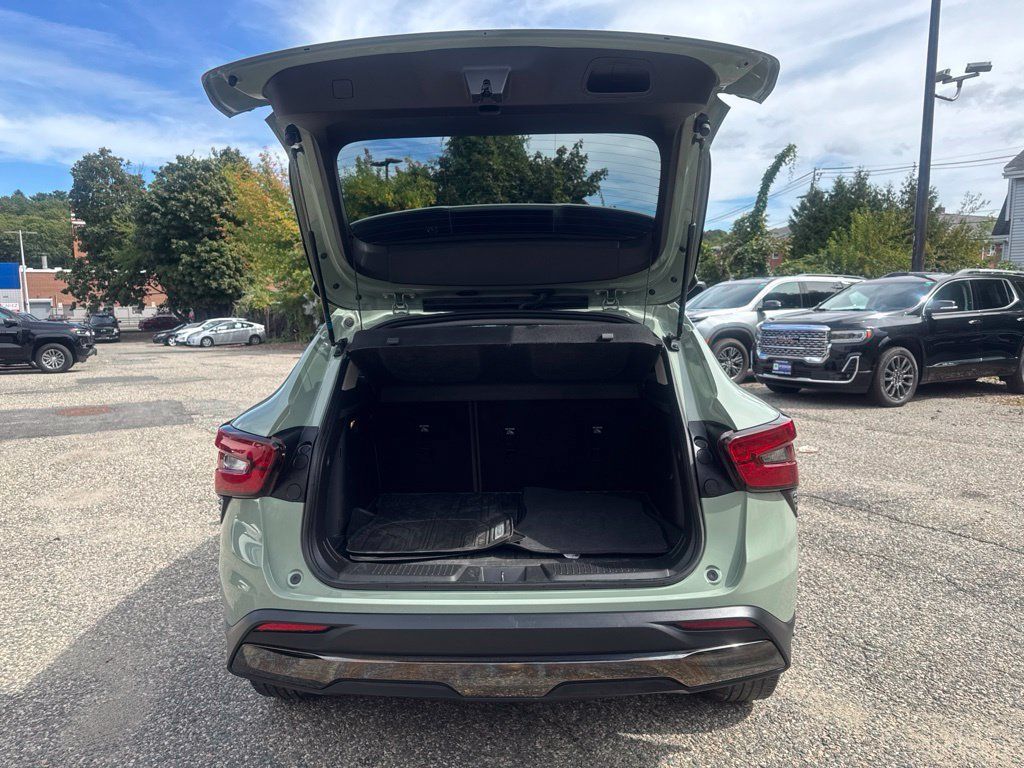 Used 2024 Chevrolet Trax ACTIV FWD image 6