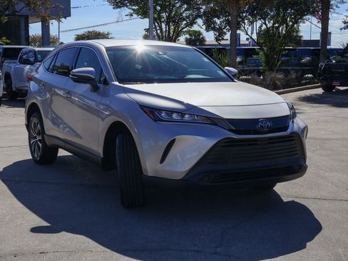 Used 2021 Toyota Venza Limited image 21