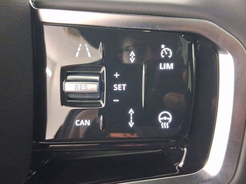 Used 2025 Land Rover Discovery Sport Dynamic SE image 21