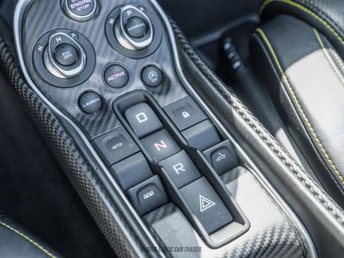 Used 2018 McLaren 570S Spider image 27