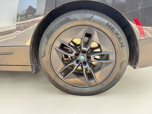 Used 2023 BMW iX xDrive50 w/ Premium Package AWD/4WD image 33