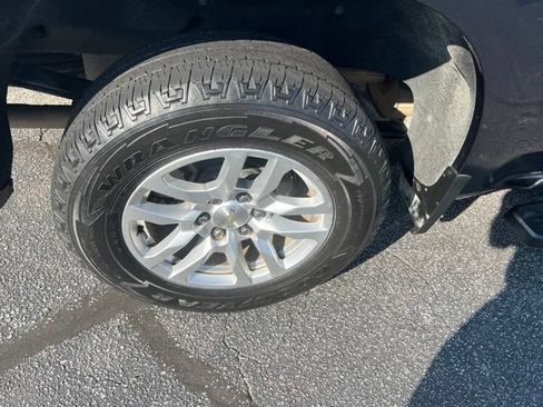 Used 2020 Chevrolet Silverado 1500 LT AWD/4WD image 14