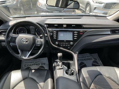 Used 2020 Toyota Camry SE FWD image 16