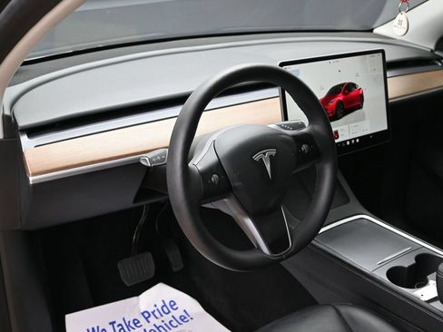 Used 2024 Tesla Model Y Long Range RWD image 17