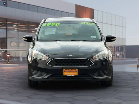 Used 2016 Ford Focus SE w/ SE Cold Weather Package FWD image 2