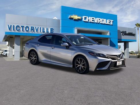 Used 2021 Toyota Camry SE w/ Convenience Package image 3