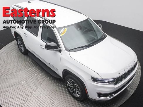 Used 2024 Jeep Wagoneer L Series II RWD image 3
