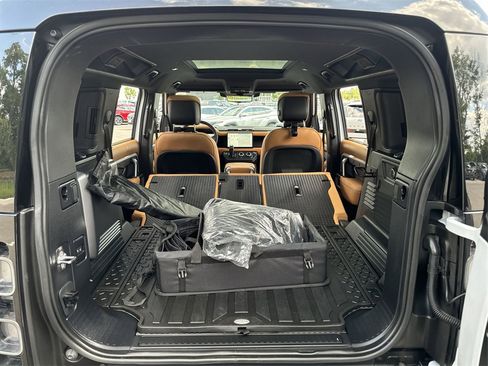 Used 2023 Land Rover Defender 110 V8 image 34