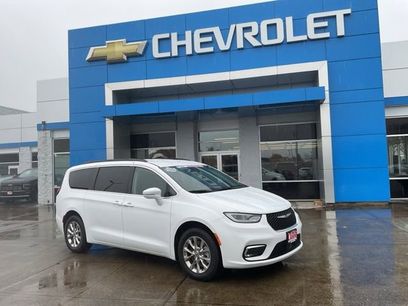 Used 2022 Chrysler Pacifica Touring-L