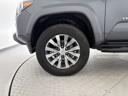 Used 2021 Toyota Tacoma Limited RWD image 12