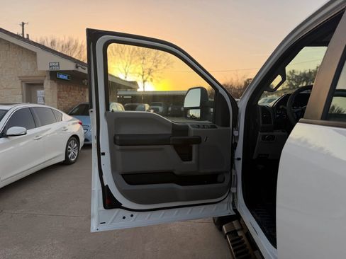 Used 2019 Ford F250 XL w/ Power Equipment Group image 32