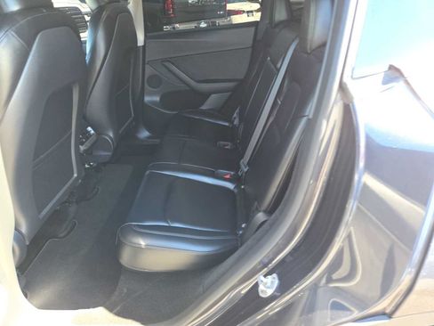 Used 2024 Tesla Model Y Long Range AWD/4WD image 21