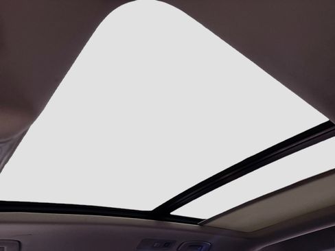 Used 2021 Volkswagen Tiguan SE image 13