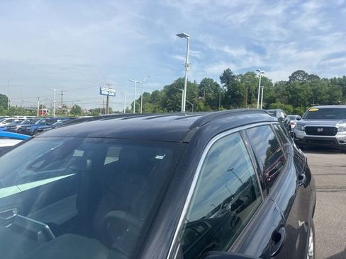 Used 2025 Jeep Compass Latitude AWD/4WD image 3