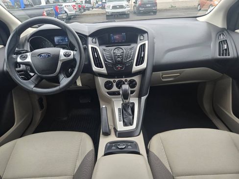 Used 2014 Ford Focus SE w/ SE Winter Package FWD image 24