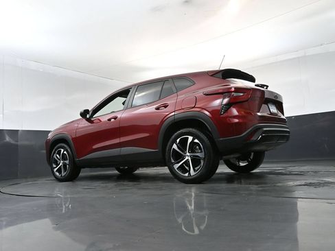 Used 2025 Chevrolet Trax RS w/ Driver Confidence Package FWD image 21