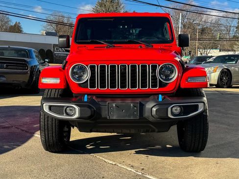 Used 2024 Jeep Wrangler Unlimited Sahara w/ Technology Group image 10