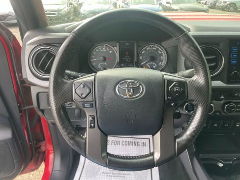 Used 2016 Toyota Tacoma TRD Sport AWD/4WD image 15