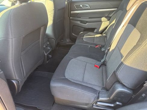 Used 2019 Ford Explorer XLT w/ Equipment Group 201A AWD/4WD image 13