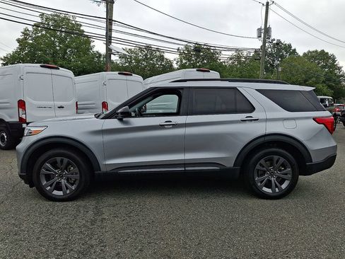 Used 2022 Ford Explorer XLT w/ Equipment Group 202A AWD/4WD image 7
