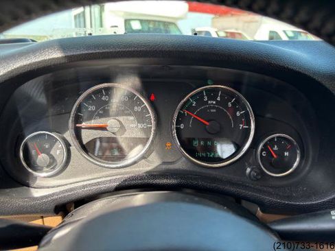 Used 2016 Jeep Wrangler Unlimited Sahara w/ Connectivity Group AWD/4WD image 20