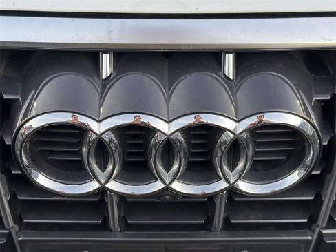 Used 2023 Audi Q3 2.0T Premium Plus w/ Premium Plus Package image 6