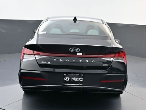 Certified 2025 Hyundai Elantra Limited image 5