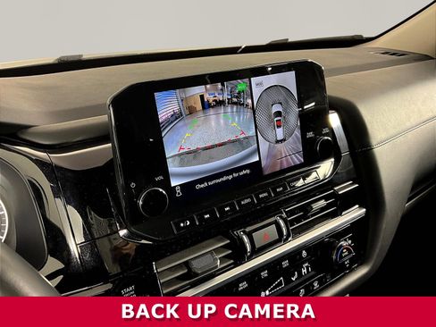 Used 2025 Nissan Pathfinder SL AWD/4WD image 14