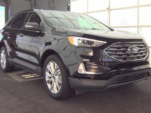 Used 2024 Ford Edge Titanium image 3