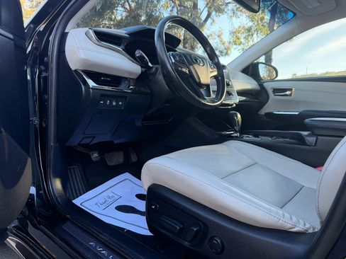 Used 2013 Toyota Avalon Limited FWD image 10