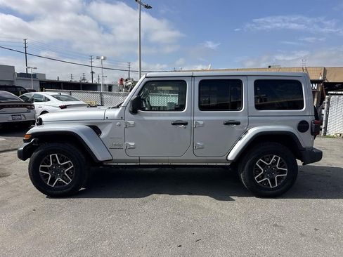 Used 2024 Jeep Wrangler Sahara image 6