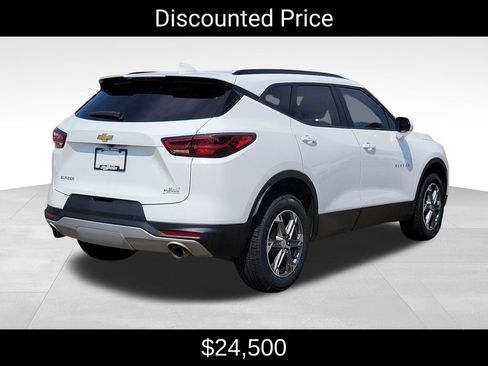 Used 2024 Chevrolet Blazer LT w/ Convenience Package FWD image 3