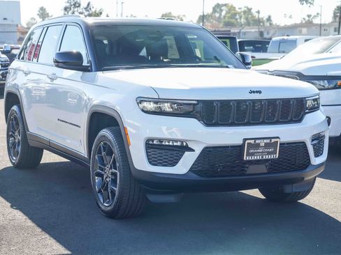 New 2025 Jeep Grand Cherokee Limited image 3