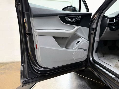 Used 2019 Audi Q7 3.0T Premium Plus image 12